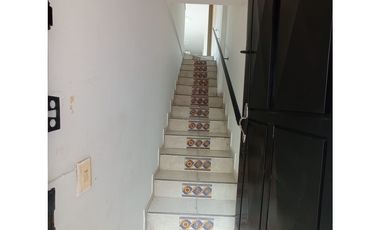 CASA EN VENTA PALMIRA CON LOCAL COMERCIAL 3 PISOS Y TERRAZA  TRINIDAD