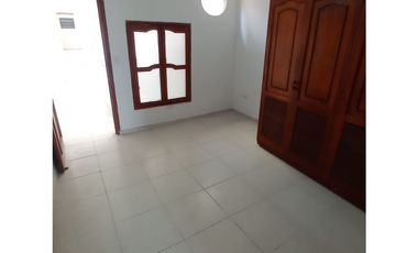 CASA EN VENTA PALMIRA CON LOCAL COMERCIAL 3 PISOS Y TERRAZA  TRINIDAD