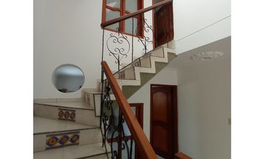 CASA EN VENTA PALMIRA CON LOCAL COMERCIAL 3 PISOS Y TERRAZA  TRINIDAD