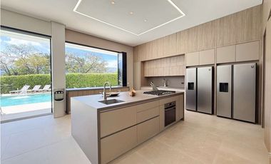 Casa para la venta en San Jerónimo, dentro de condominio