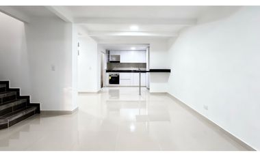 Casa remodelada de dos pisos en venta | Bosques de Morelia - Palmira