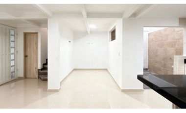 Casa remodelada de dos pisos en venta | Bosques de Morelia - Palmira