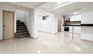 Casa remodelada de dos pisos en venta | Bosques de Morelia - Palmira