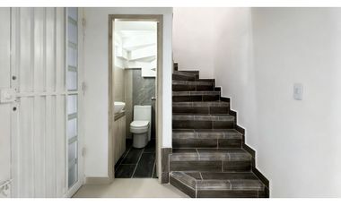 Casa remodelada de dos pisos en venta | Bosques de Morelia - Palmira