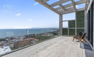 Penthouse en venta en Puerto Vallarta, con vista al mar.
