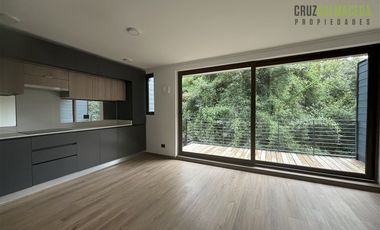 Casa en Arriendo en Nueva, en condominio urbano, 3 dormitorios + estar y subterráneo con jardín.