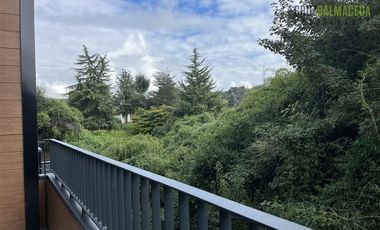 Casa en Arriendo en Nueva, en condominio urbano, 3 dormitorios + estar y subterráneo con jardín.