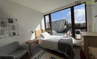 Casa en Arriendo en Nueva, en condominio urbano, 3 dormitorios + estar y subterráneo con jardín.