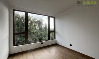 Casa en Arriendo en Nueva, en condominio urbano, 3 dormitorios + estar y subterráneo con jardín.