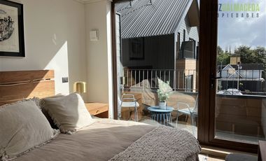 Casa en Arriendo en Nueva, en condominio urbano, 3 dormitorios + estar y subterráneo con jardín.