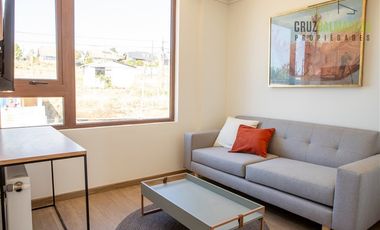 Casa en Arriendo en Nueva, en condominio urbano, 3 dormitorios + estar y subterráneo con jardín.