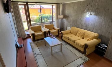SE VENDE ACOGEDOR Y AMPLIO DPTO FRENTE AL LAGO VILLARICA