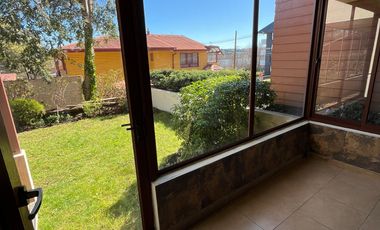SE VENDE ACOGEDOR Y AMPLIO DPTO FRENTE AL LAGO VILLARICA