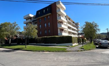 SE VENDE ACOGEDOR Y AMPLIO DPTO FRENTE AL LAGO VILLARICA