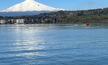 SE VENDE ACOGEDOR Y AMPLIO DPTO FRENTE AL LAGO VILLARICA