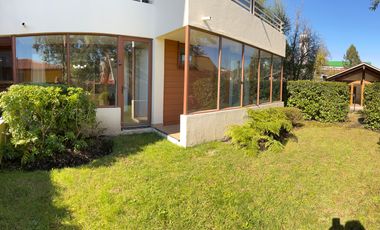 SE VENDE ACOGEDOR Y AMPLIO DPTO FRENTE AL LAGO VILLARICA