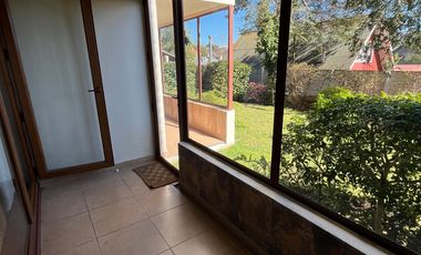 SE VENDE ACOGEDOR Y AMPLIO DPTO FRENTE AL LAGO VILLARICA