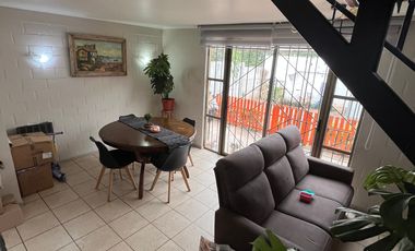 Arriendo casa 4D 2B en condominio Villa Alemana 2 pisos