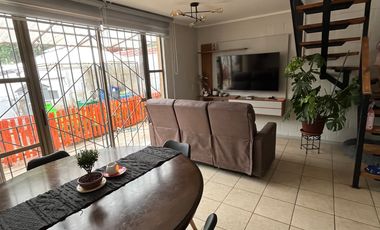 Arriendo casa 4D 2B en condominio Villa Alemana 2 pisos