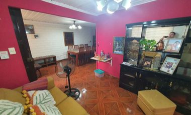 Amplia casa Uso Residencial-Comercial