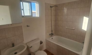 Casa en arriendo c/ estacionamiento en Ciudad de Caldera