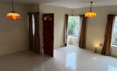 Vendo Casa Individual , de un piso!! Portal de San Pedro.  Con buen terreno.