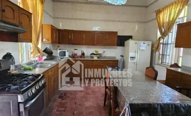 Casa en venta en San Nicolás de los Garza Centro, San Nicolás de los Garza, Nuevo León