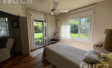 ALQ y VENTA | Refinada CASA Moderna c/Bello Jardin | B.Priv Villa Bertha