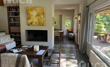 ALQ y VENTA | Refinada CASA Moderna c/Bello Jardin | B.Priv Villa Bertha