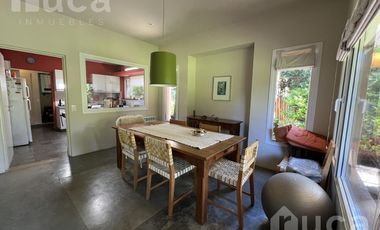 ALQ y VENTA | Refinada CASA Moderna c/Bello Jardin | B.Priv Villa Bertha