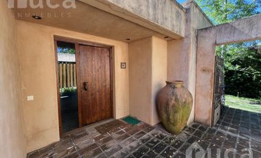ALQ y VENTA | Refinada CASA Moderna c/Bello Jardin | B.Priv Villa Bertha