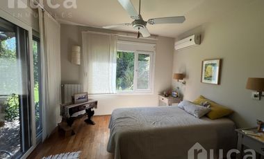 ALQ y VENTA | Refinada CASA Moderna c/Bello Jardin | B.Priv Villa Bertha