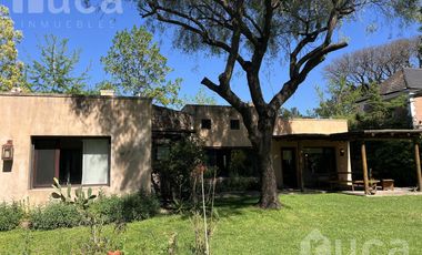ALQ y VENTA | Refinada CASA Moderna c/Bello Jardin | B.Priv Villa Bertha