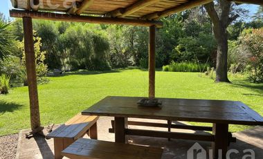 ALQ y VENTA | Refinada CASA Moderna c/Bello Jardin | B.Priv Villa Bertha