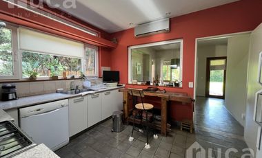 ALQ y VENTA | Refinada CASA Moderna c/Bello Jardin | B.Priv Villa Bertha