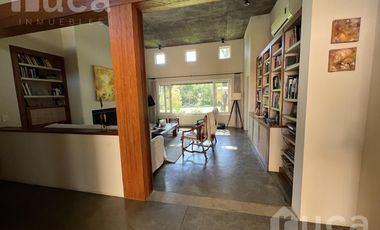 ALQ y VENTA | Refinada CASA Moderna c/Bello Jardin | B.Priv Villa Bertha
