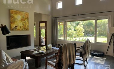 ALQ y VENTA | Refinada CASA Moderna c/Bello Jardin | B.Priv Villa Bertha
