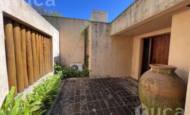 ALQ y VENTA | Refinada CASA Moderna c/Bello Jardin | B.Priv Villa Bertha
