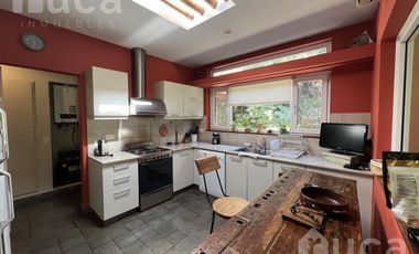 ALQ y VENTA | Refinada CASA Moderna c/Bello Jardin | B.Priv Villa Bertha