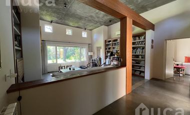 ALQ y VENTA | Refinada CASA Moderna c/Bello Jardin | B.Priv Villa Bertha