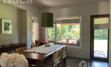ALQ y VENTA | Refinada CASA Moderna c/Bello Jardin | B.Priv Villa Bertha