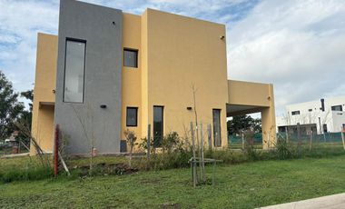 Casa en venta en santa Sofiasanta sofia