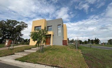 Casa en venta en santa Sofiasanta sofia