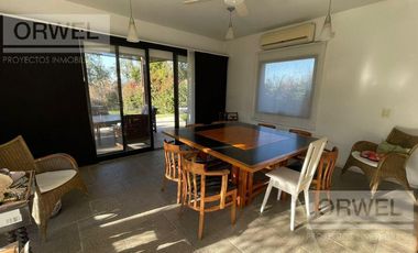 Casa en Alquiler o Venta en Club de Campo Hacoaj. Pileta