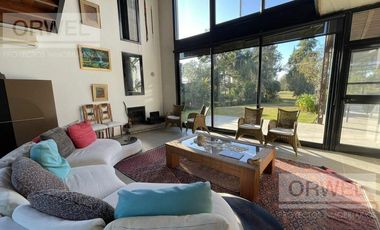 Casa en Alquiler o Venta en Club de Campo Hacoaj. Pileta