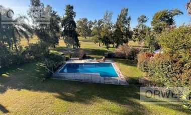 Casa en Alquiler o Venta en Club de Campo Hacoaj. Pileta