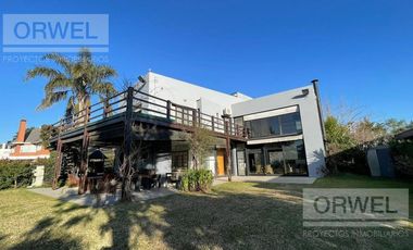 Casa en Alquiler o Venta en Club de Campo Hacoaj. Pileta