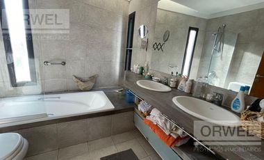 Casa en Alquiler o Venta en Club de Campo Hacoaj. Pileta