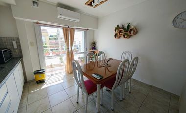 Departamento 2 ambientes en excelente estado con doble balcón - Villa Domunico
