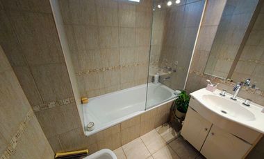 Departamento 2 ambientes en excelente estado con doble balcón - Villa Domunico